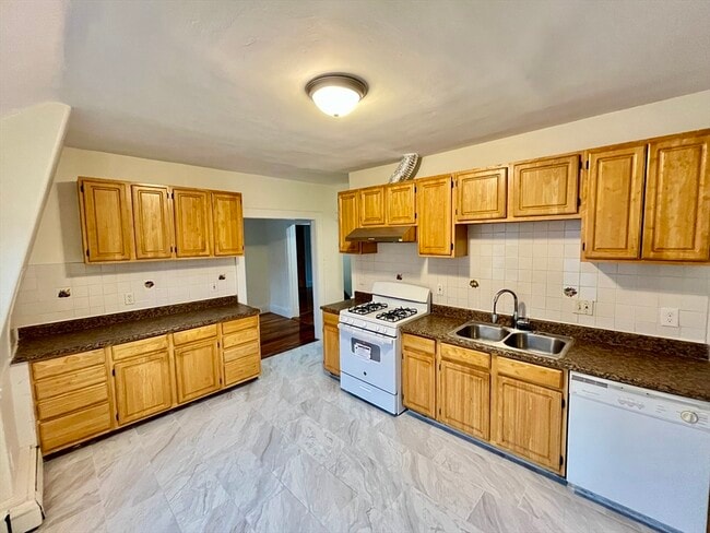 Building Photo - 55 Scammell St