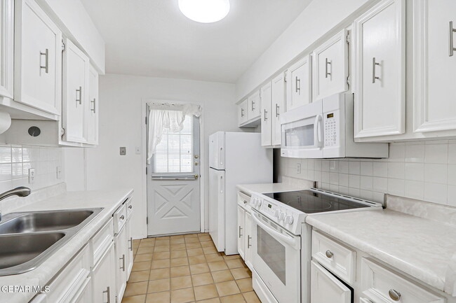 Building Photo - 3223 Isla Morada Dr