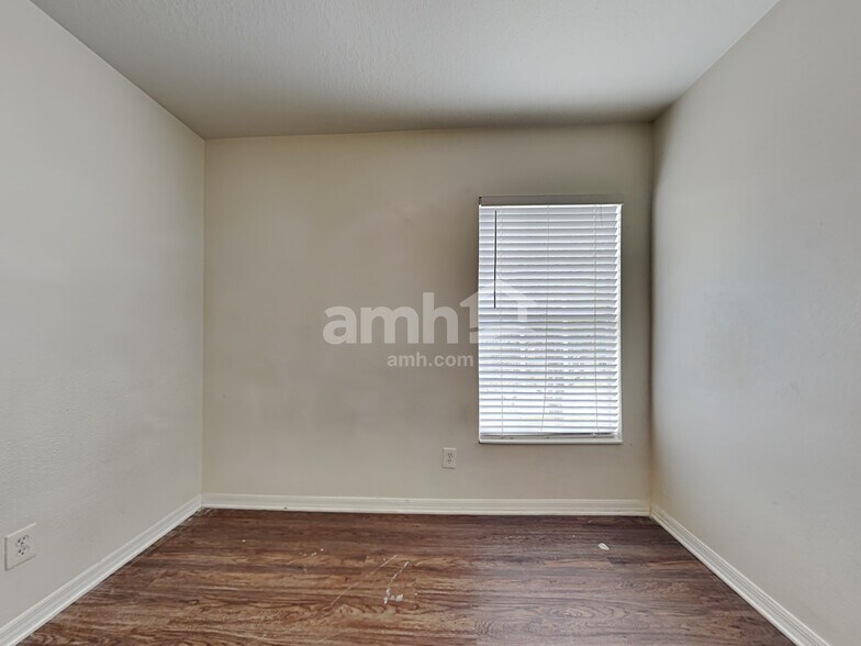 Building Photo - 8523 Deer Chase Dr