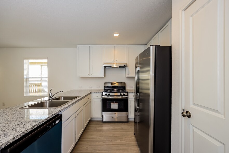 Building Photo - 8068 Nube Medina