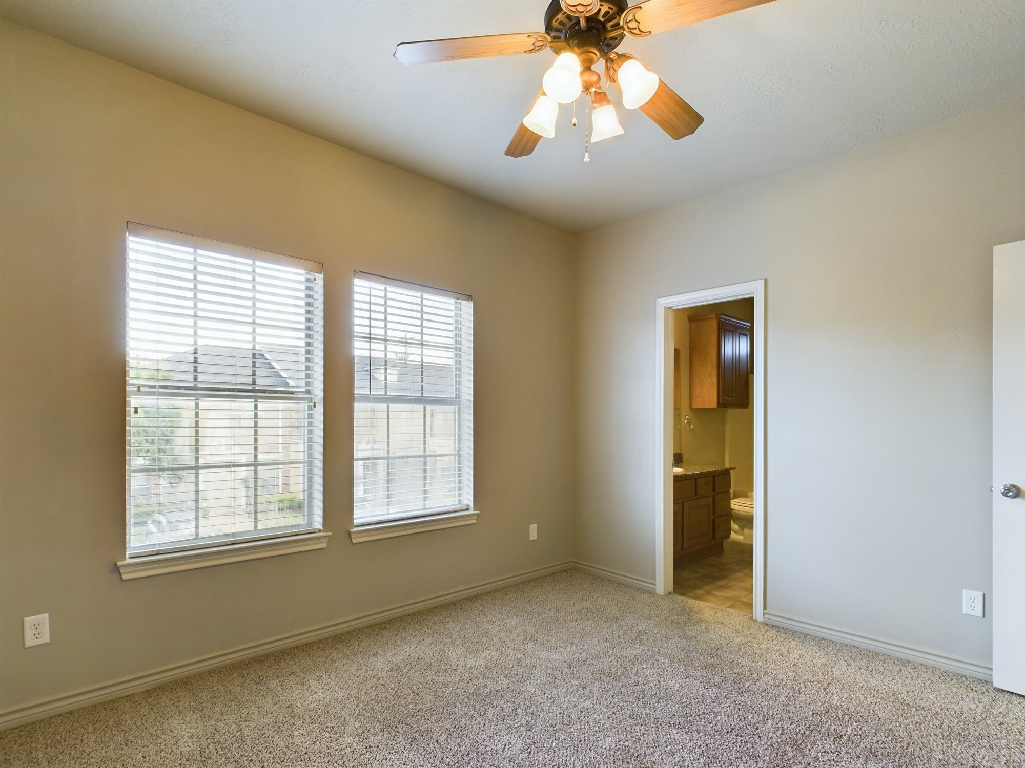 Building Photo - 422 Forest Dr Loop