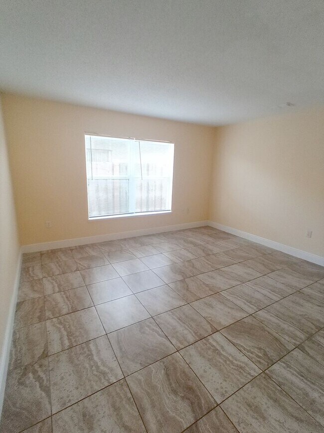 Building Photo - Spacious 4 bedrooms 2.5 baths single-family home Located in Orlando FL!!