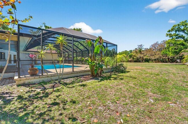 Building Photo - 2111 Paddock Cir