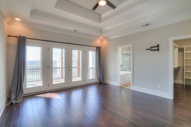 Building Photo - 908 Youngs Ln