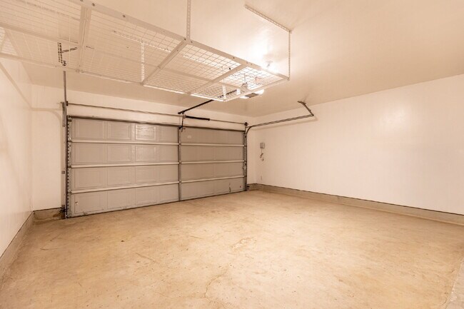 Building Photo - 142 Destiny Dr