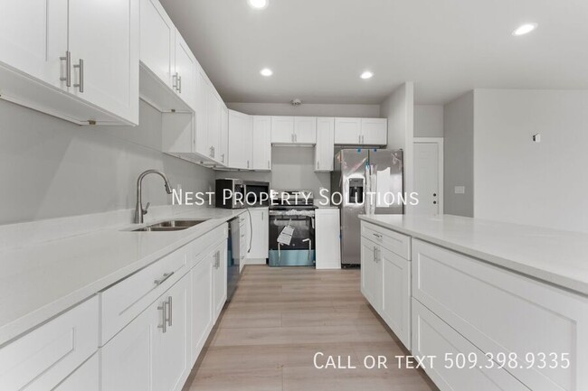 Building Photo - Brand New 3 Bed 2.5 Bath Townhome!! WSG In...