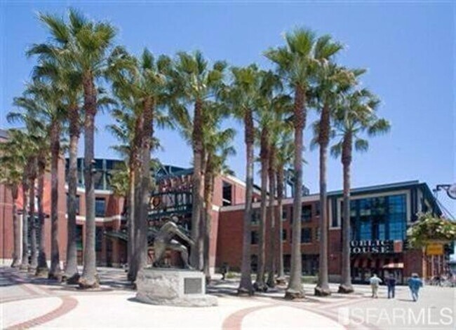Building Photo - 2 BD 1.5BA Condo with Views! Location! Pen...