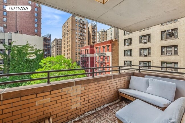 Building Photo - 275 W 96th St
