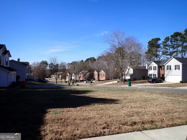 Building Photo - 827 Sinclair Way