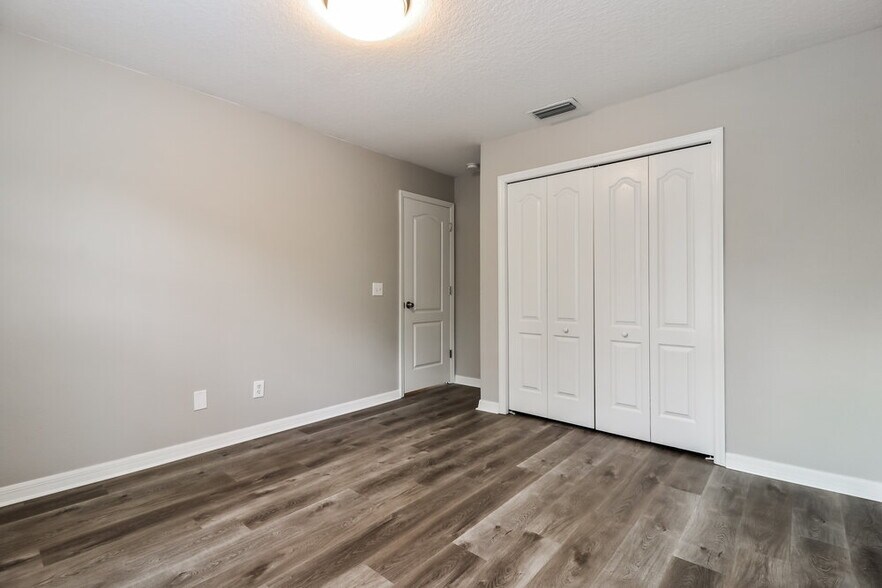 Building Photo - 7305 Brightwater Oaks Dr