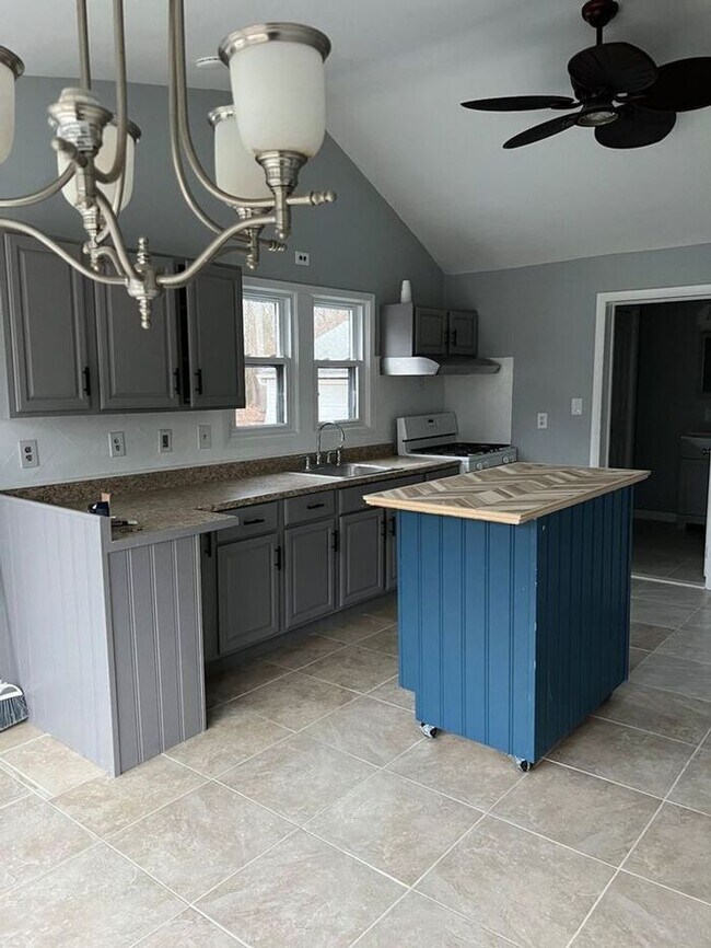 Building Photo - 27 Irene Blvd