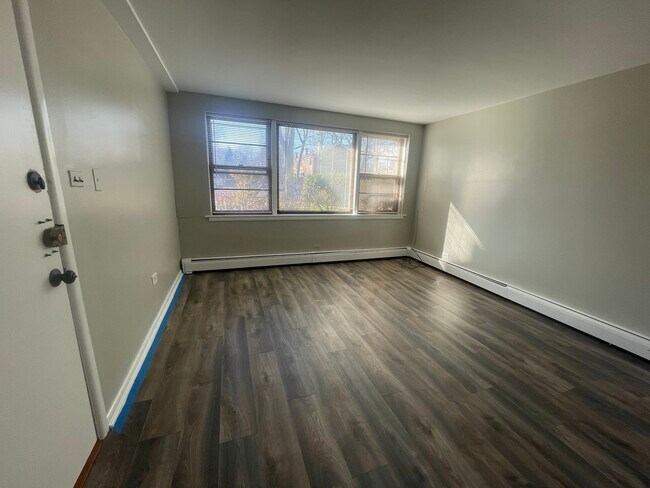 Building Photo - 727 Dodge Ave