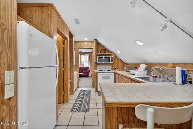 Building Photo - UNIQUE FURNISHED APARTMENTS WITH CUSTOM WOODWORK