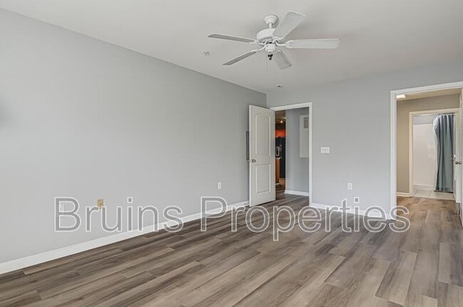 Building Photo - 7108 W Friendly Ave