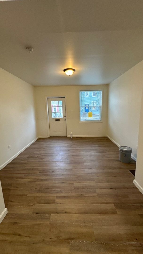 Building Photo - Spacious & Beautifully Updated 3BR Home with Extra Storage in Columbia