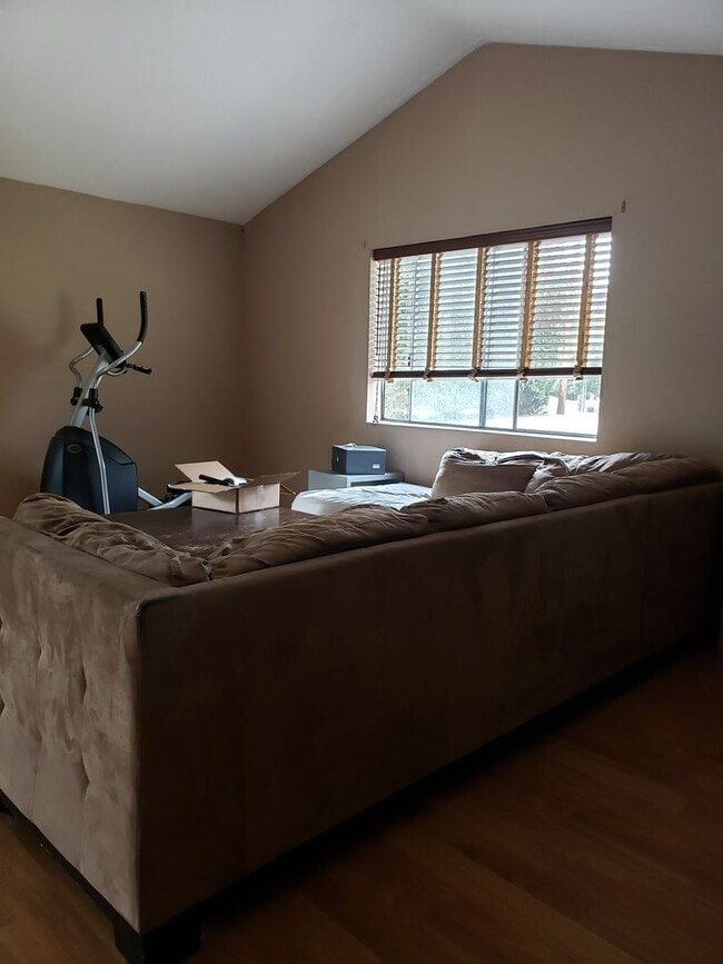 Building Photo - Charming 3 bed/ 2 bath Home