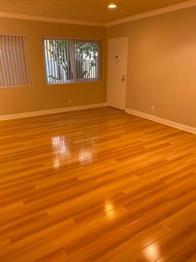 Building Photo - Resort Like Property- 1BD, Must See!