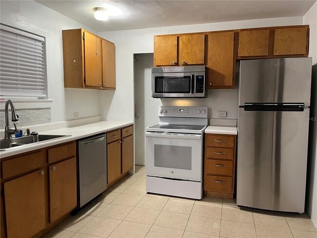 Building Photo - 302 W Wall St