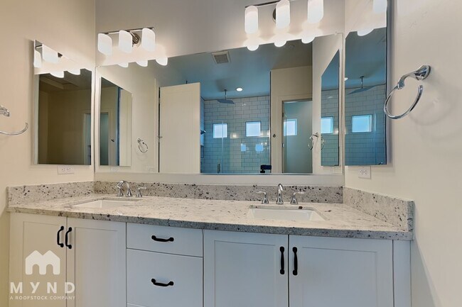 Building Photo - 6807 E Orion Dr