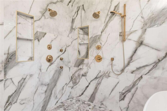 Building Photo - 402 Timberview Trail