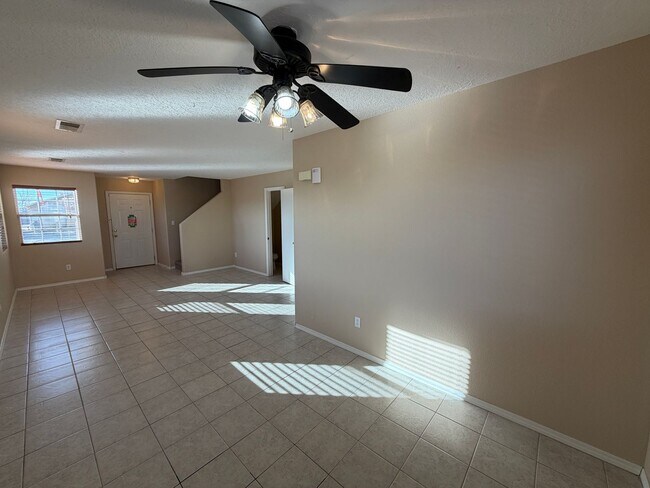 Building Photo - 4 Bedroom Home Available Near Unser Blvd NW & McMahon Blvd!