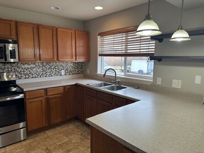 Building Photo - 1120 Longbow Ln