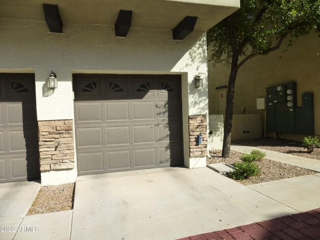 Building Photo - 2727 N Price Rd