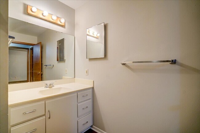 Building Photo - 58 Sunfish Ct