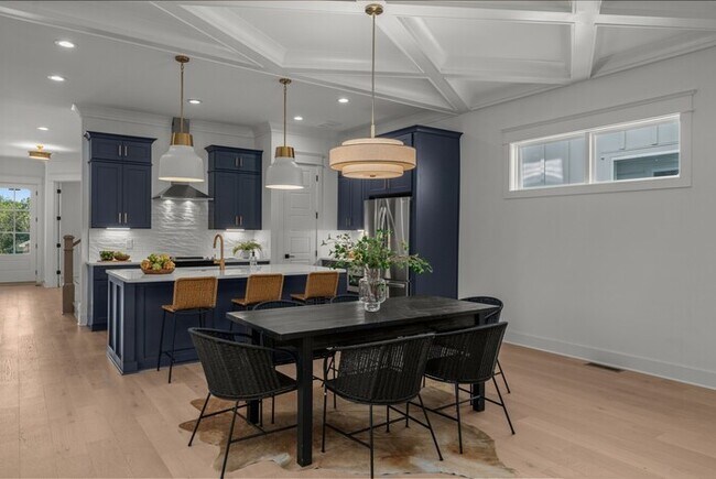 Building Photo - 1408 Lischey Ave