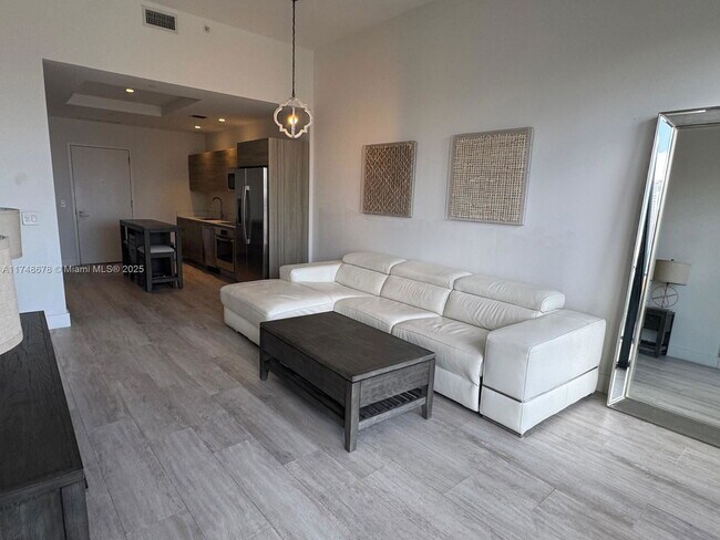 Building Photo - 121 NE 34th St