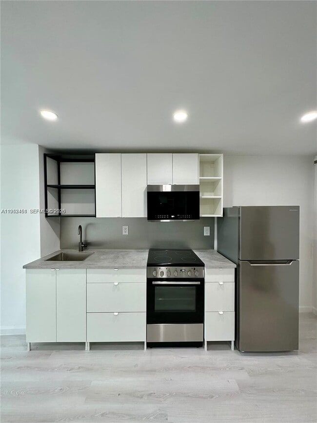 Building Photo - 801 Brickell Bay Dr