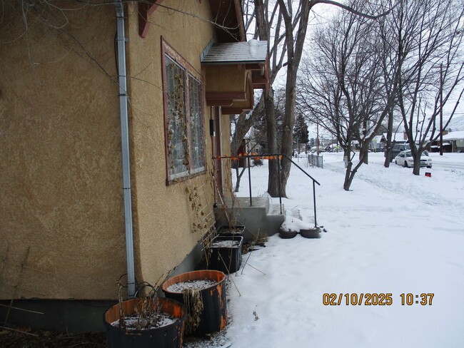 Building Photo - 2 bedroom House