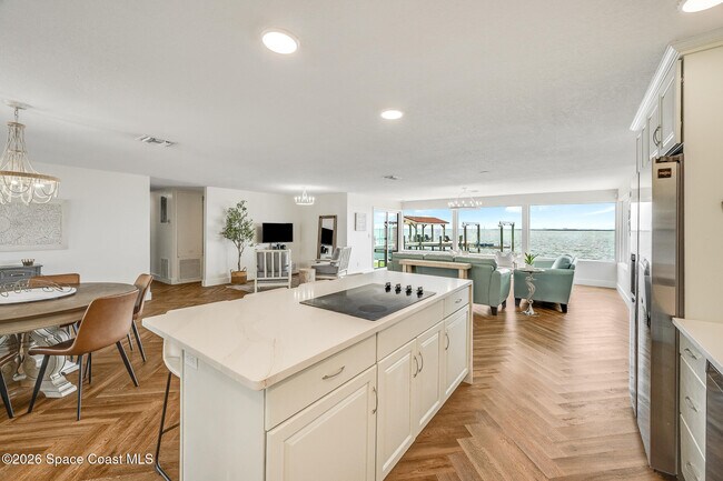 Building Photo - 1110 S Banana River Dr