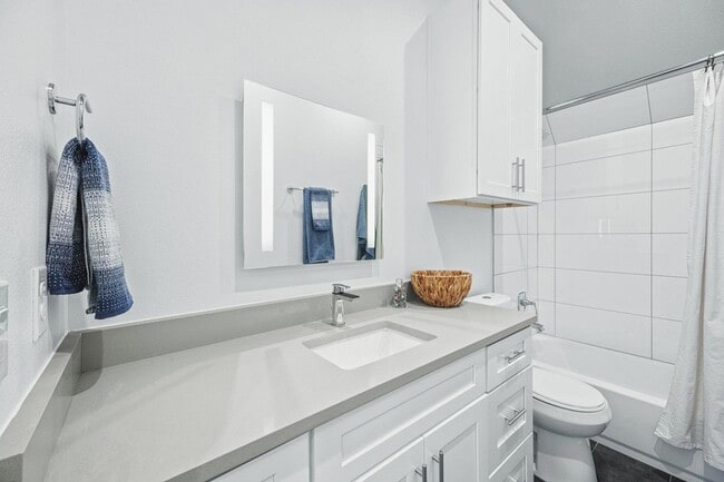 Building Photo - 1218 Eleanor St