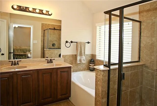 Building Photo - 9000 Heartwood Dr