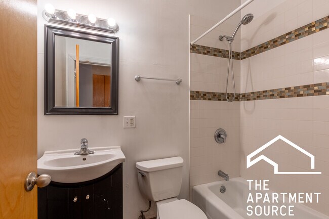 Building Photo - 2835 N Damen Ave