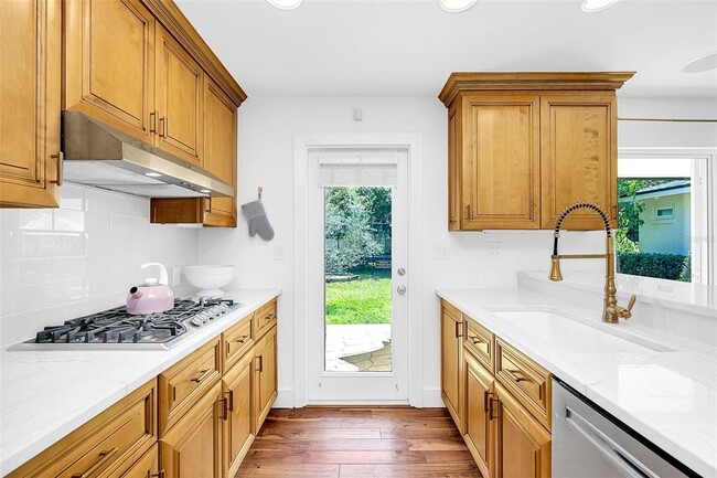 Building Photo - 1640 Palm Ave