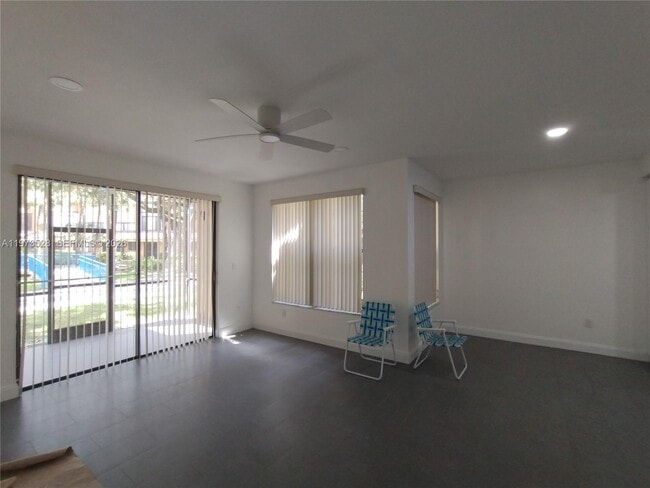 Building Photo - 15509 N Miami Lakeway