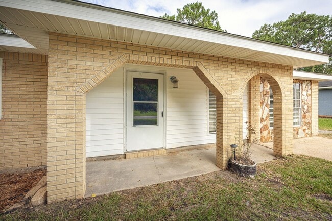 Building Photo - 2840 Gardendale Ave