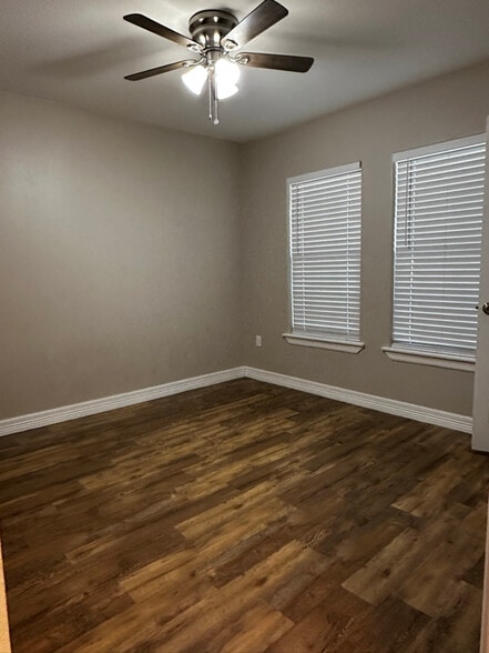 Building Photo - 548 Dixon Dr