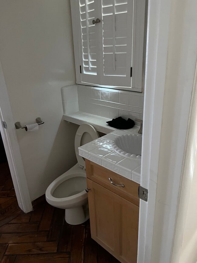 Bath2 - 3500 Tuller Ave