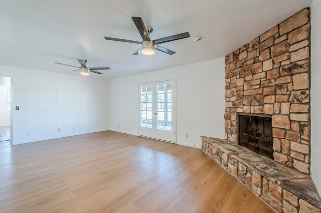 Building Photo - 834 N Constellation Way