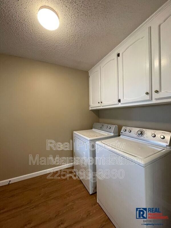 Building Photo - 5536 Parkforest Dr