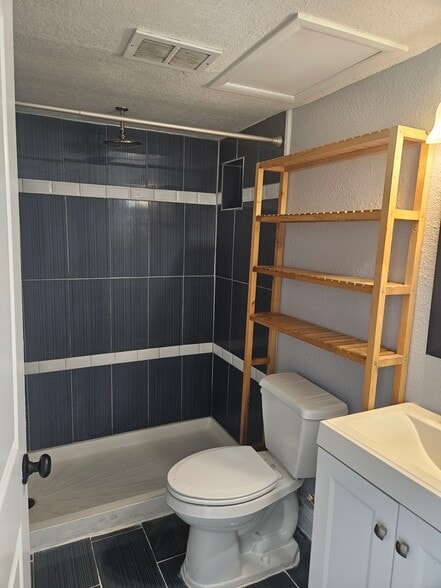 Main Bathroom - 309 Avanda Ct
