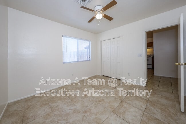 Building Photo - 2635 N Fontana Ave