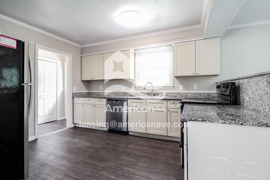 Building Photo - 9416 S Chelsea Rd