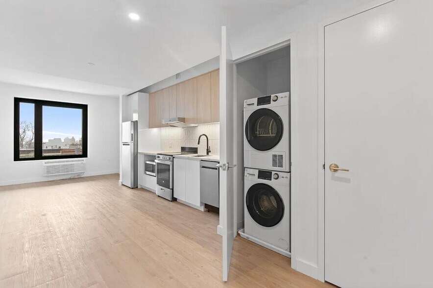 Building Photo - 827 Sterling Pl