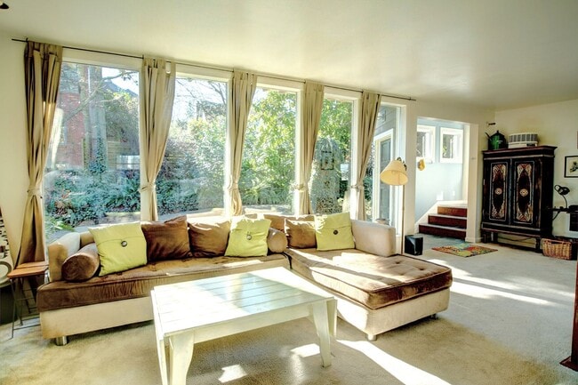 Building Photo - 3Bd/2Ba Montlake Home