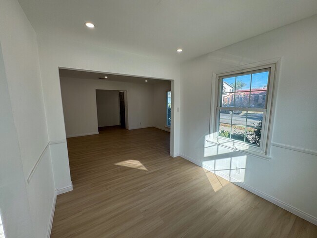 Building Photo - 10419 S Gramercy Pl
