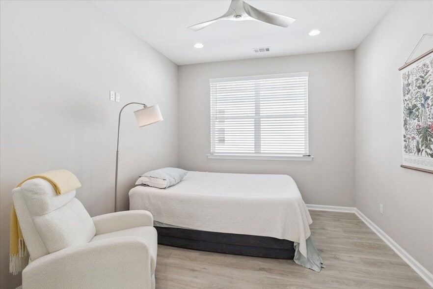 Building Photo - 731 Harborside Dr